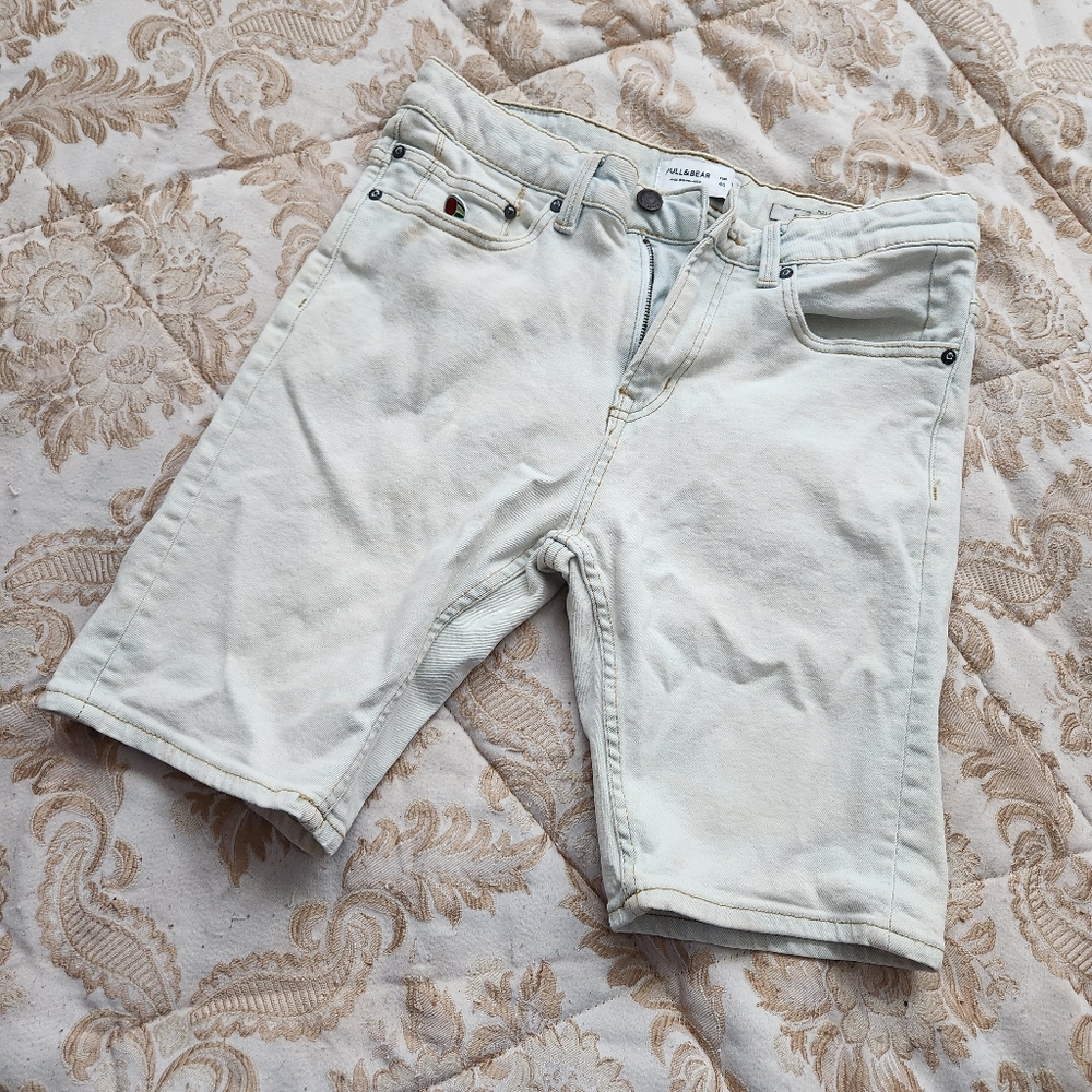 Pull and Bear EU 40 Slim Jean Shorts light blue washed denim